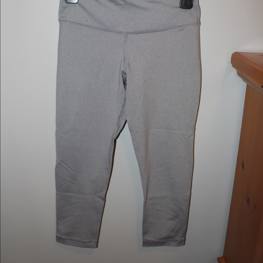 90 Degree Grey Cropped Leggings